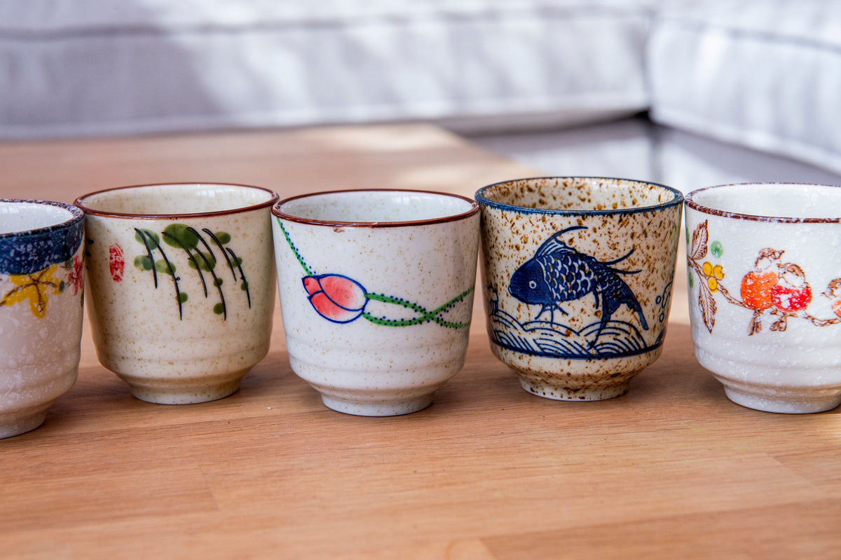 Ensemble de 5 tasses en céramique peintes à la main