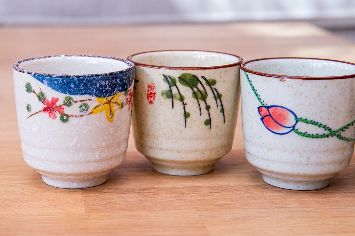 Ensemble de 5 tasses en céramique peintes à la main