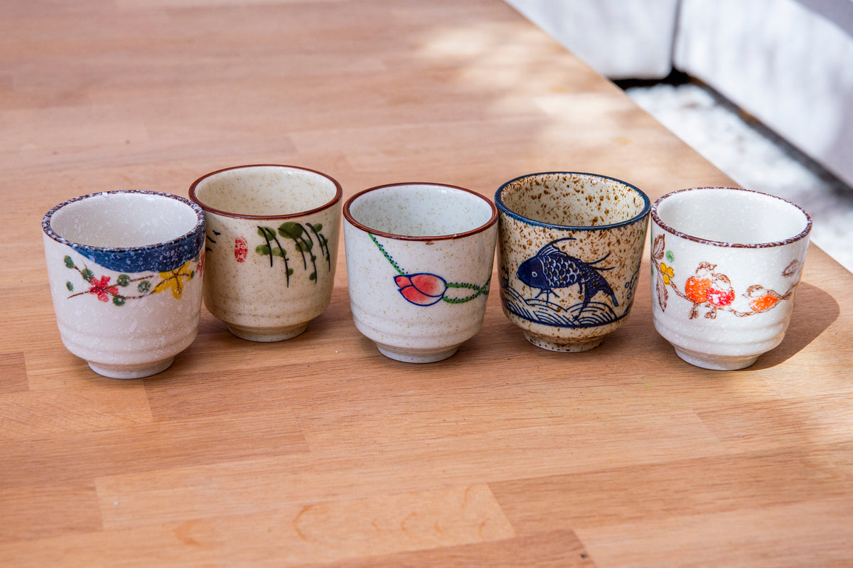 Ensemble de 5 tasses en céramique peintes à la main